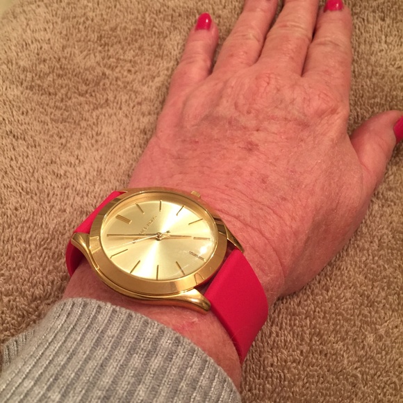 Michael Kors Women's Pyper Pink Gold Dial Watch - Picture 3 of 5